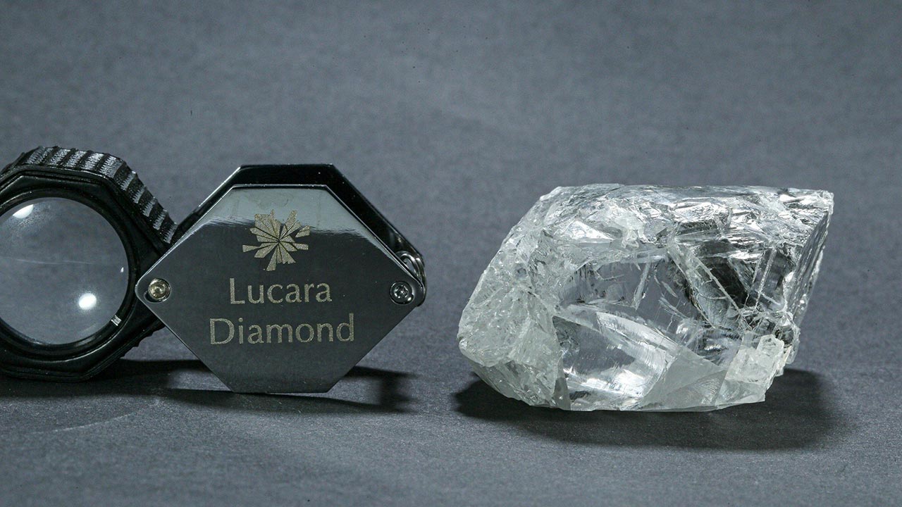 1280-A-692ct-rough-diamond-and-loupe-credit-Lucara