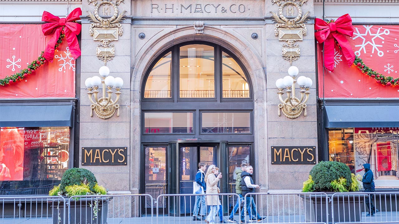 1280-A-Macys-store-in-New-York-credit-shutterstock_2558148021
