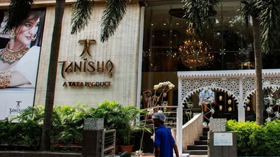 1280-A-Tanishq-store-in-Kolkata-credit-shutterstock_2364029709-(1)