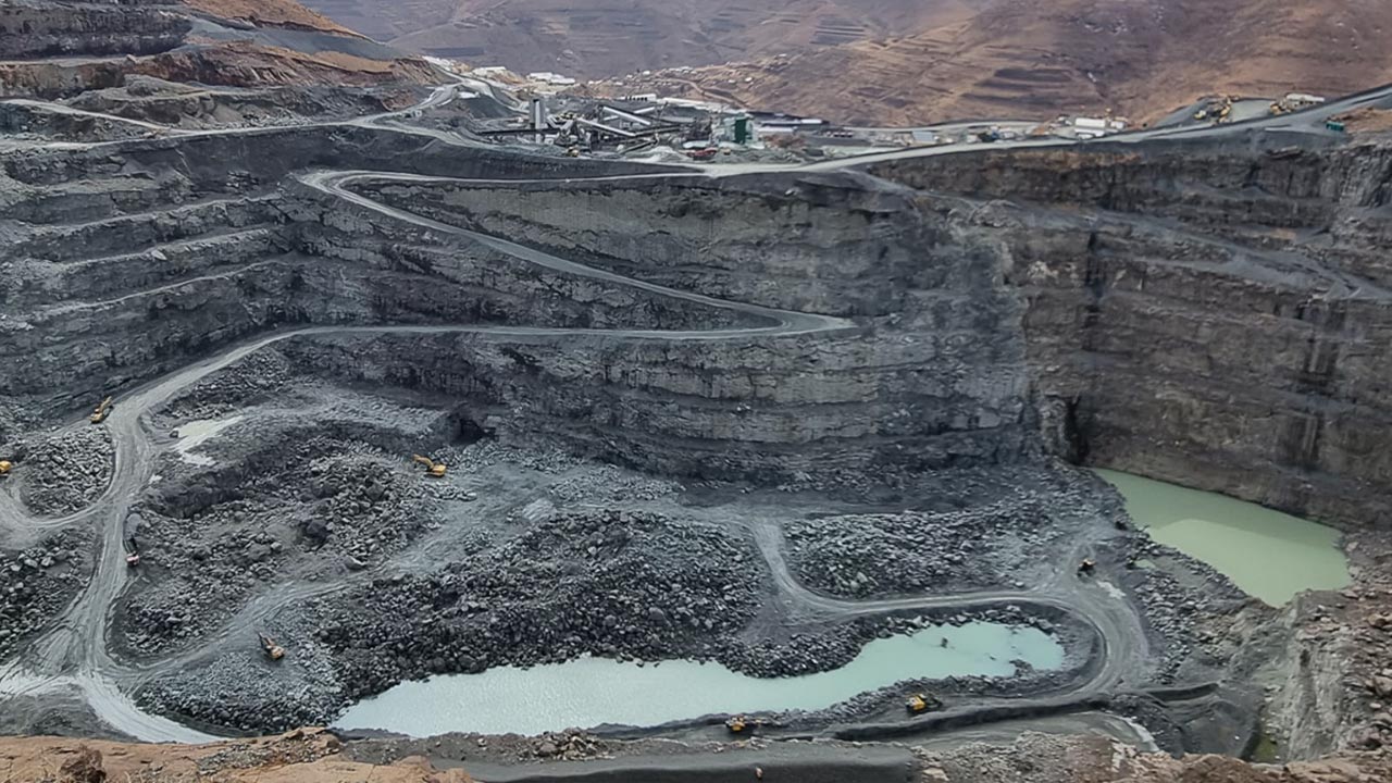 1280-August-2021-Pit-and-plant-from-south-looking-north (storm-mountain-diamonds)-1