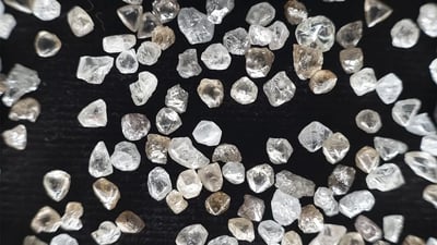1280-Collection-of-rough-diamonds-in-diamond-displays-at-De-Beers-Group-offices-Calgary