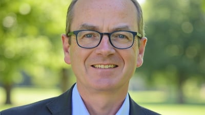 1280-John-Cowley-Headshot-GIA