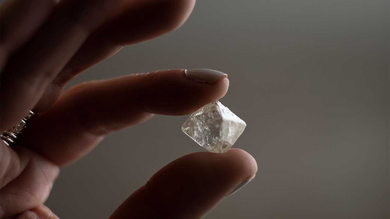1280-Large-25-carat-rough-diamond-in-diamond-displays-at-De-Beers-Group-offices,-Calgary