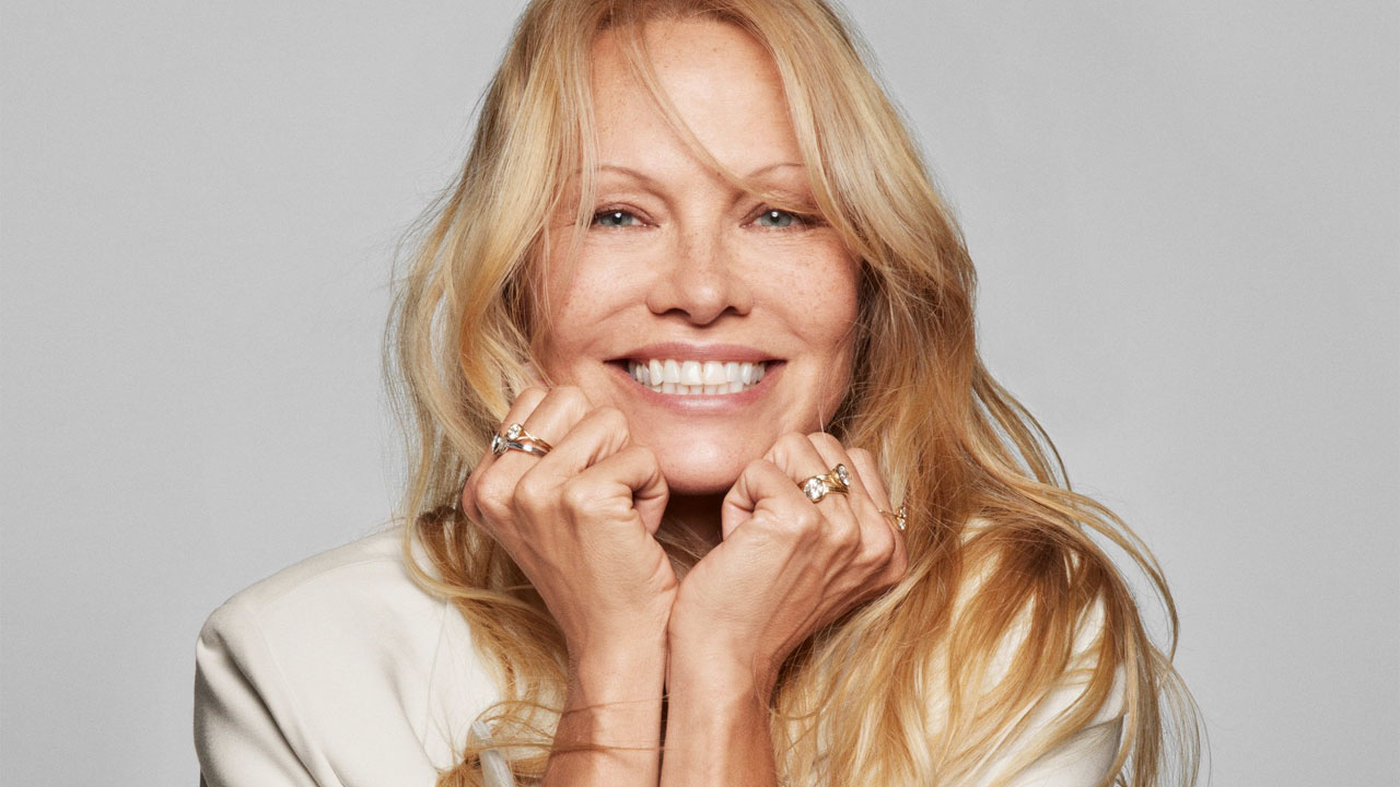 1280-Pamela-Anderson-wearing-Pandora-jewelry-credit-Pandora