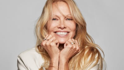 1280-Pamela-Anderson-wearing-Pandora-jewelry-credit-Pandora