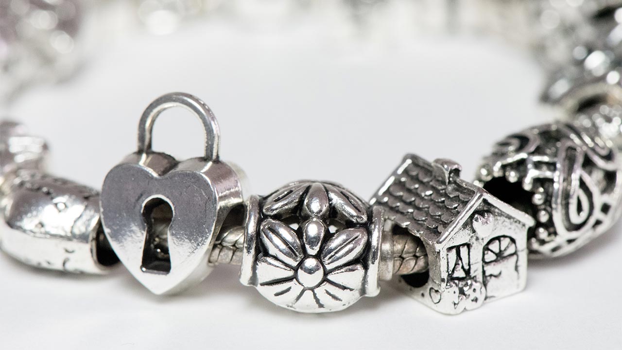 1280-Pandora-bracelet-credit-shutterstock_1038209584