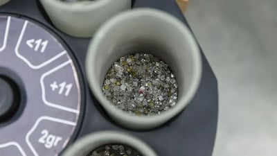 1280x720-Alrosa-rough-diamond-sorting-20250810113542