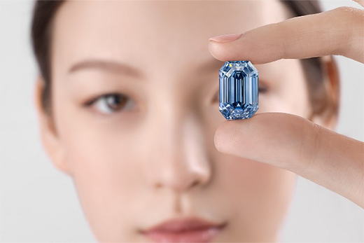 Blue_Model_Press_02_04 520