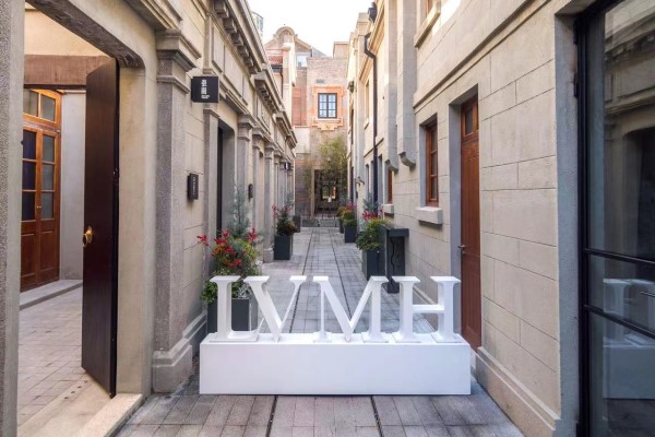 LVMH Clock Week 600