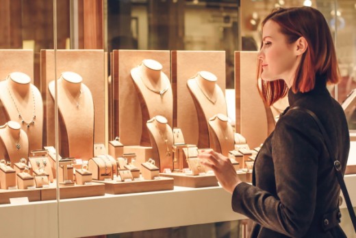 Mastercard woman buying jewelry